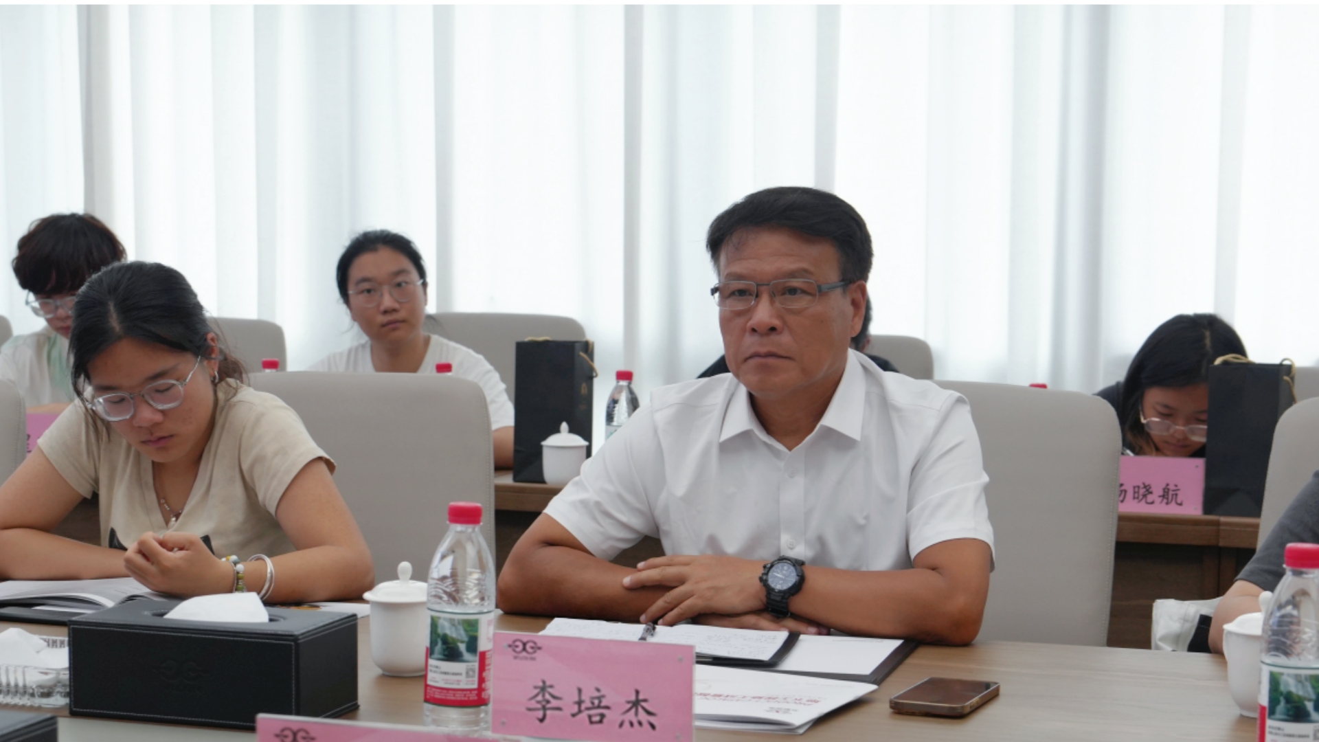 李教授